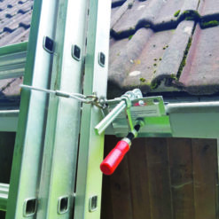 Ladder guard-LS_Anwend_Detail-mit-Leiter-600x800