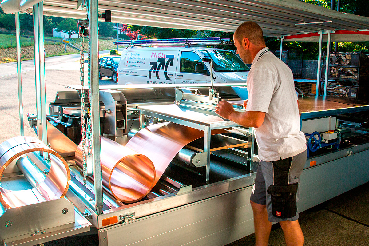 Knoll Rollen Abkanten Schneiden An Der Baustelle